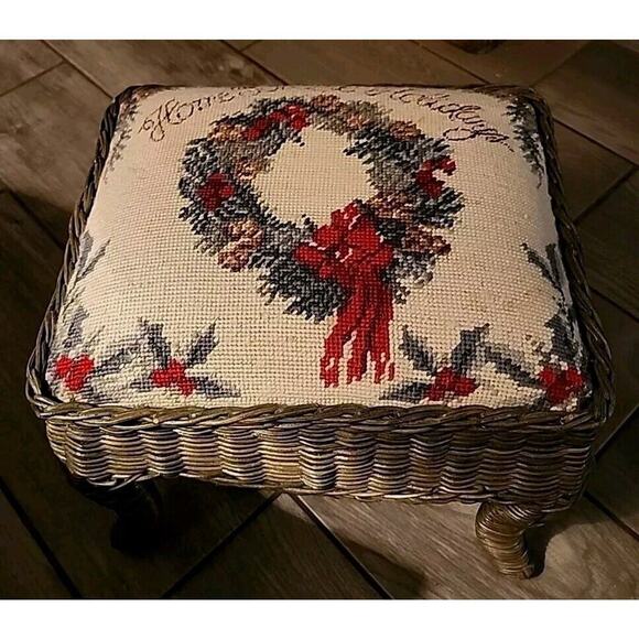 VTG Christmas Wool Needlepoint & Wicker Ottoman Home For The Holidays Wreath - Picture 1 of 9